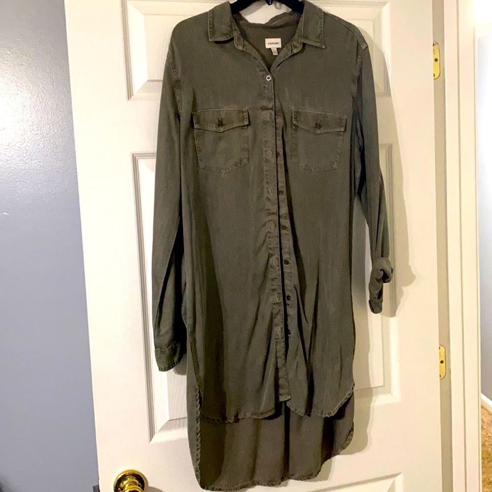 Brand Sneak Peek. Size L. Olive green color